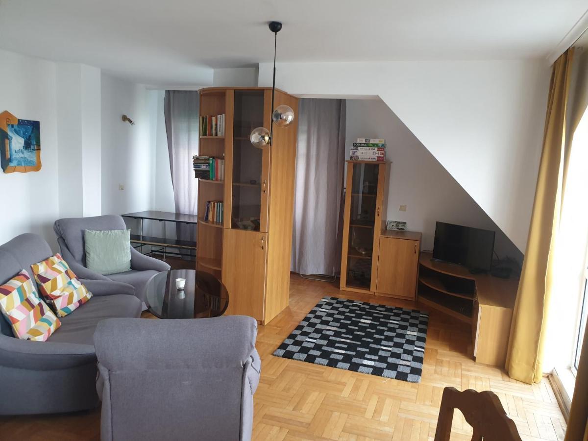 Fit Apartment Burgas Esterno foto